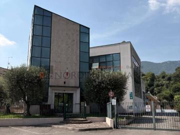 Palazzo / Stabile in affitto a Botticino BS