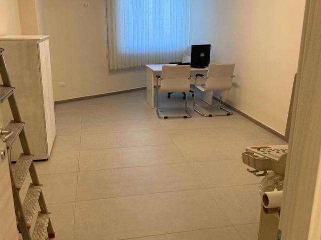 Palazzo / Stabile in affitto a Brusciano NA