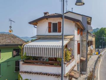 Palazzo / Stabile in affitto a Calestano PR