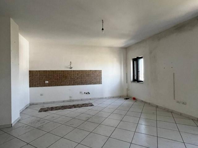 Palazzo / Stabile in affitto a Castel Volturno CE