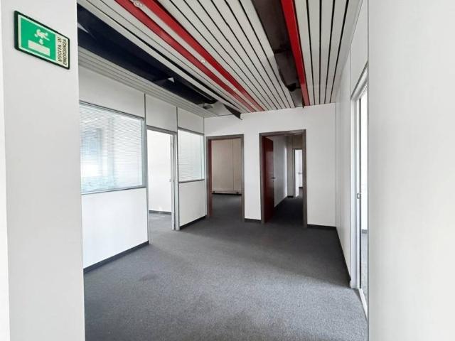 Palazzo / Stabile in affitto a Cinisello Balsamo MI
