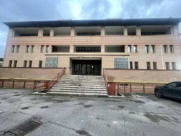 Palazzo / Stabile in affitto a Fermo FM