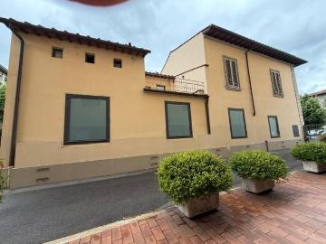 Palazzo / Stabile in affitto a Firenze FI