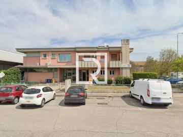 Palazzo / Stabile in affitto a Forlimpopoli FC
