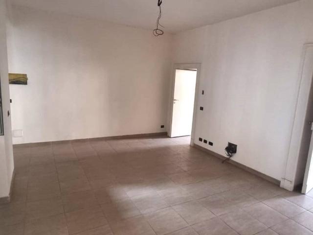 Palazzo / Stabile in affitto a Giugliano in Campania NA
