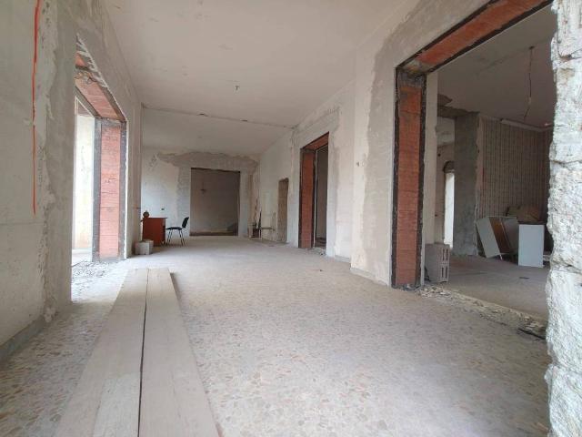 Palazzo / Stabile in affitto a Giugliano in Campania NA