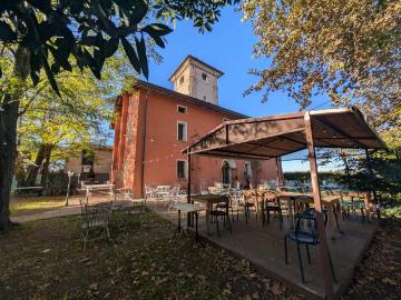 Palazzo / Stabile in affitto a Imola BO