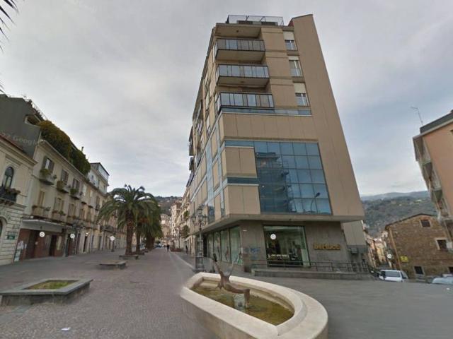 Palazzo / Stabile in affitto a Lamezia Terme CZ