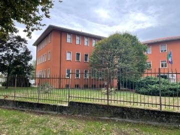 Palazzo / Stabile in affitto a Legnago VR