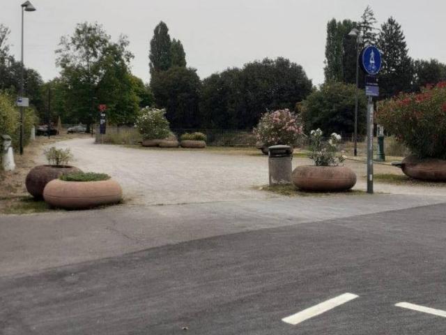 Palazzo / Stabile in affitto a Legnano MI