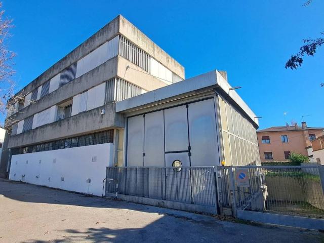 Palazzo / Stabile in affitto a Padova PD