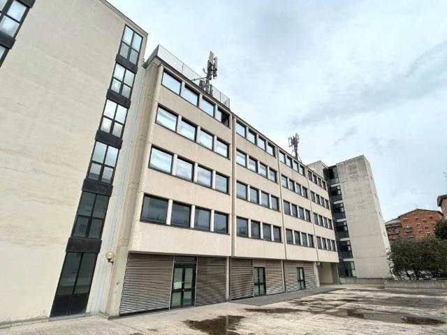 Palazzo / Stabile in affitto a Perugia PG