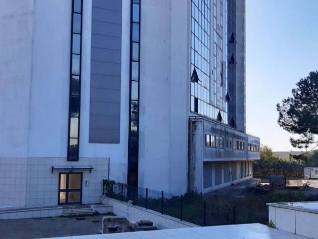 Palazzo / Stabile in affitto a Pomezia RM