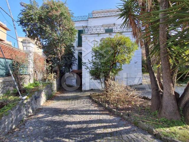 Palazzo / Stabile in affitto a Portici NA