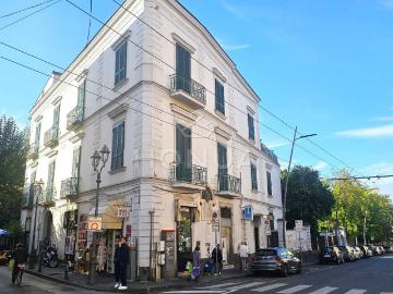 Palazzo / Stabile in affitto a Portici NA