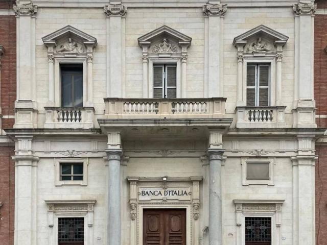 Palazzo / Stabile in affitto a Reggio Emilia RE