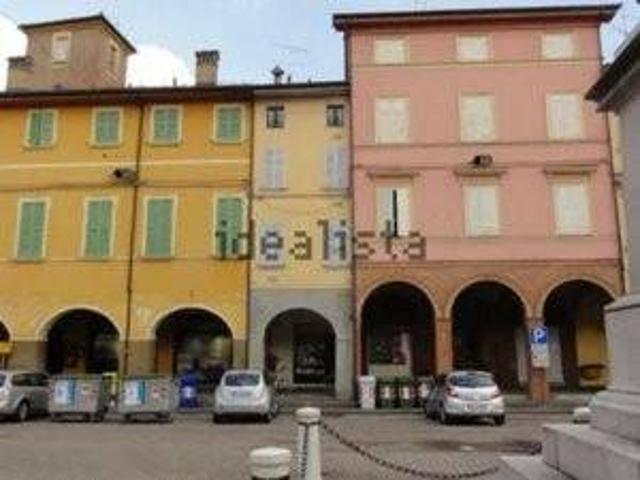Palazzo / Stabile in affitto a Reggio Emilia RE