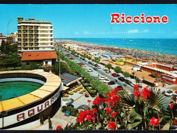 Palazzo / Stabile in affitto a Riccione RN