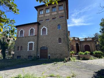 Palazzo / Stabile in affitto a Roma RM