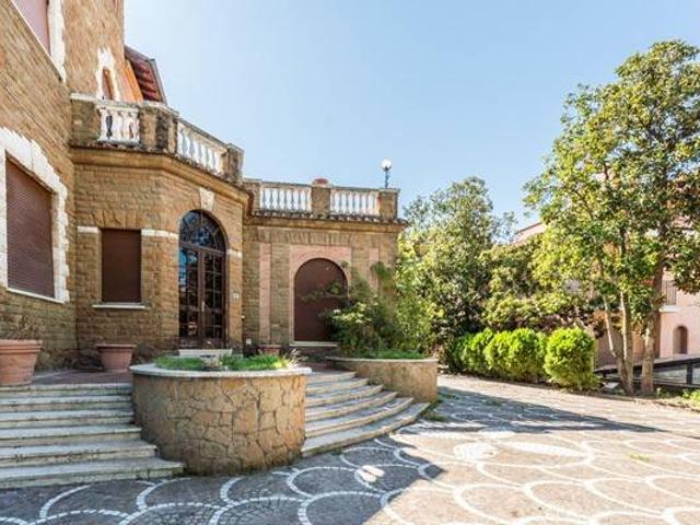 Palazzo / Stabile in affitto a Roma RM