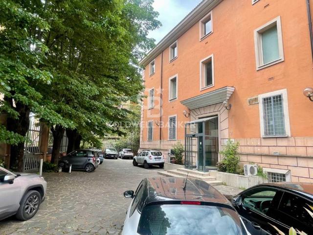 Palazzo / Stabile in affitto a Roma RM