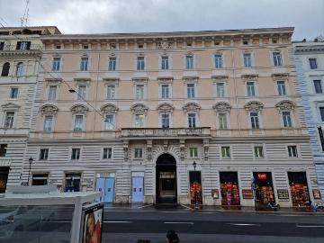 Palazzo / Stabile in affitto a Roma RM
