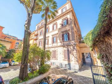 Palazzo / Stabile in affitto a Roma RM