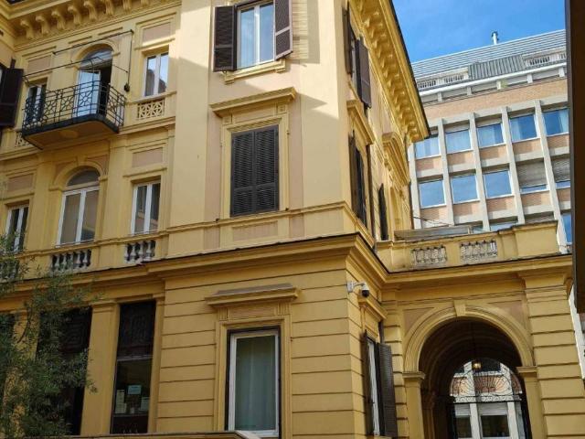 Palazzo / Stabile in affitto a Roma RM