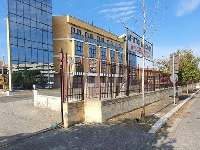 Palazzo / Stabile in affitto a Roma RM