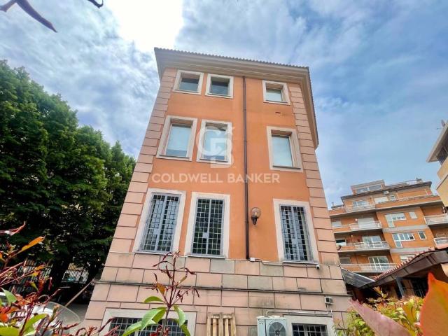 Palazzo / Stabile in affitto a Roma RM