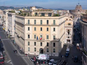 Palazzo / Stabile in affitto a Roma RM