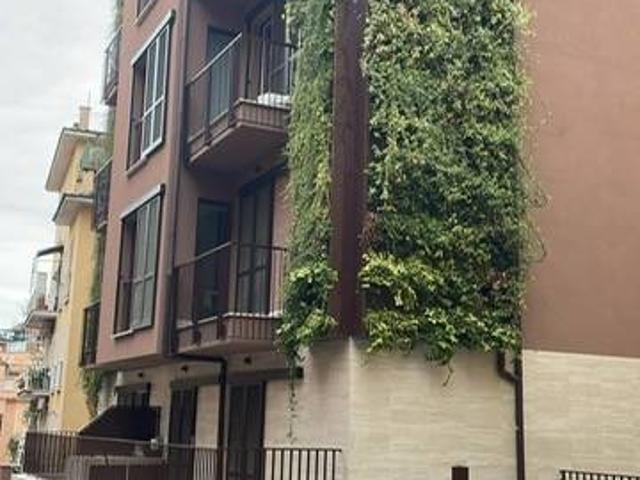Palazzo / Stabile in affitto a Roma RM
