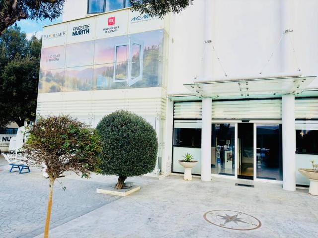 Palazzo / Stabile in affitto a Roma RM