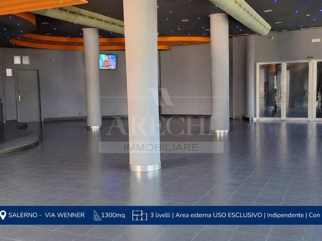 Palazzo / Stabile in affitto a Salerno SA