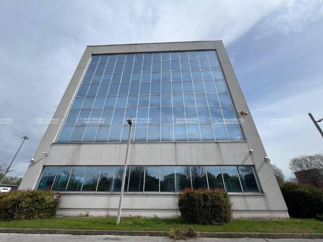 Palazzo / Stabile in affitto a San Donato Milanese MI