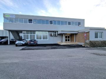 Palazzo / Stabile in affitto a San Nicola la Strada CE