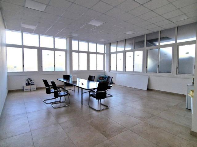 Palazzo / Stabile in affitto a San Nicola la Strada CE