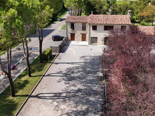 Palazzo / Stabile in affitto a San Pietro di Feletto TV