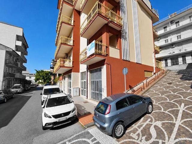 Palazzo / Stabile in affitto a Santa Teresa di Riva ME