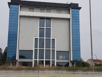 Palazzo / Stabile in affitto a Seregno MB