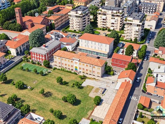 Palazzo / Stabile in affitto a Seregno MB