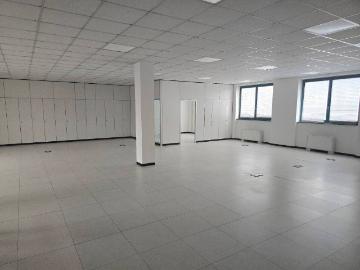 Palazzo / Stabile in affitto a Settimo Milanese MI