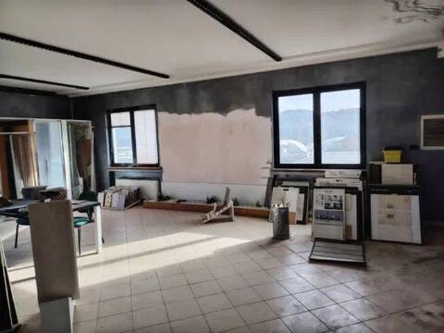 Palazzo / Stabile in affitto a Teramo TE