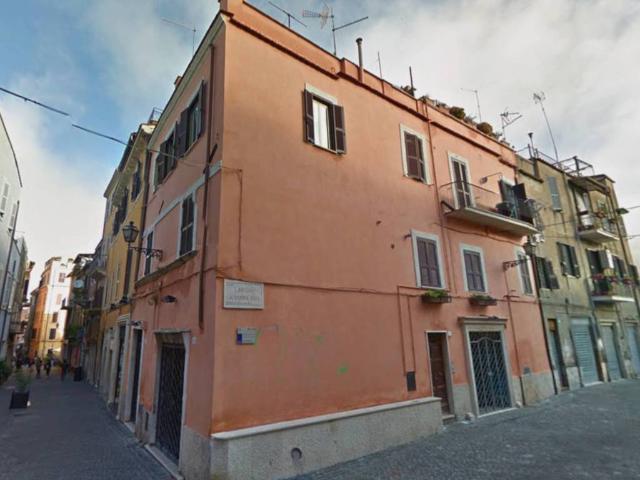 Palazzo / Stabile in affitto a Tivoli RM