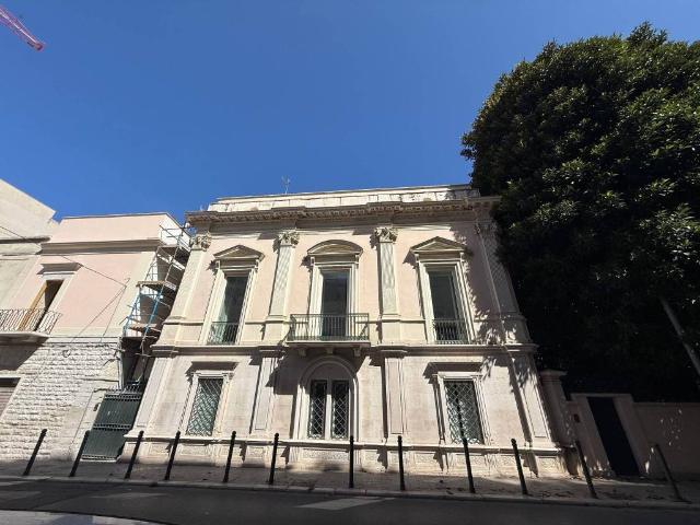 Palazzo / Stabile in affitto a Trani BT