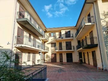 Palazzo / Stabile in affitto a Tremestieri Etneo CT