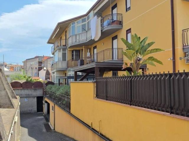 Palazzo / Stabile in affitto a Tremestieri Etneo CT