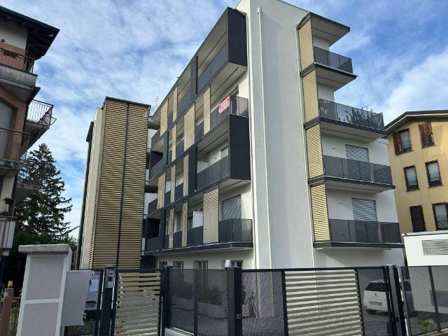 Palazzo / Stabile in affitto a Varese VA