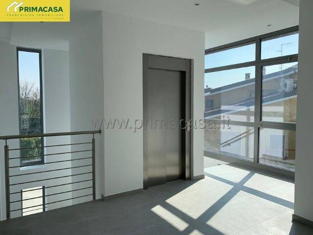Palazzo / Stabile in affitto a Veronella VR