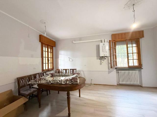 Palazzo / Stabile in affitto a Viano RE